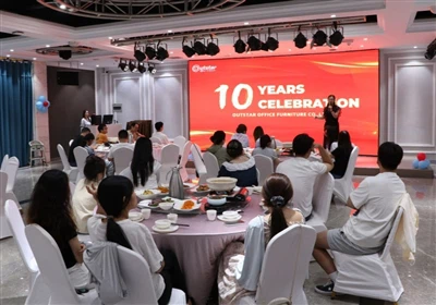 ውጪ የኩባንያውን የ 10 ኛ ዓመት የምስረኝነት በዓል በተሳካ ሁኔታ ይይዛል